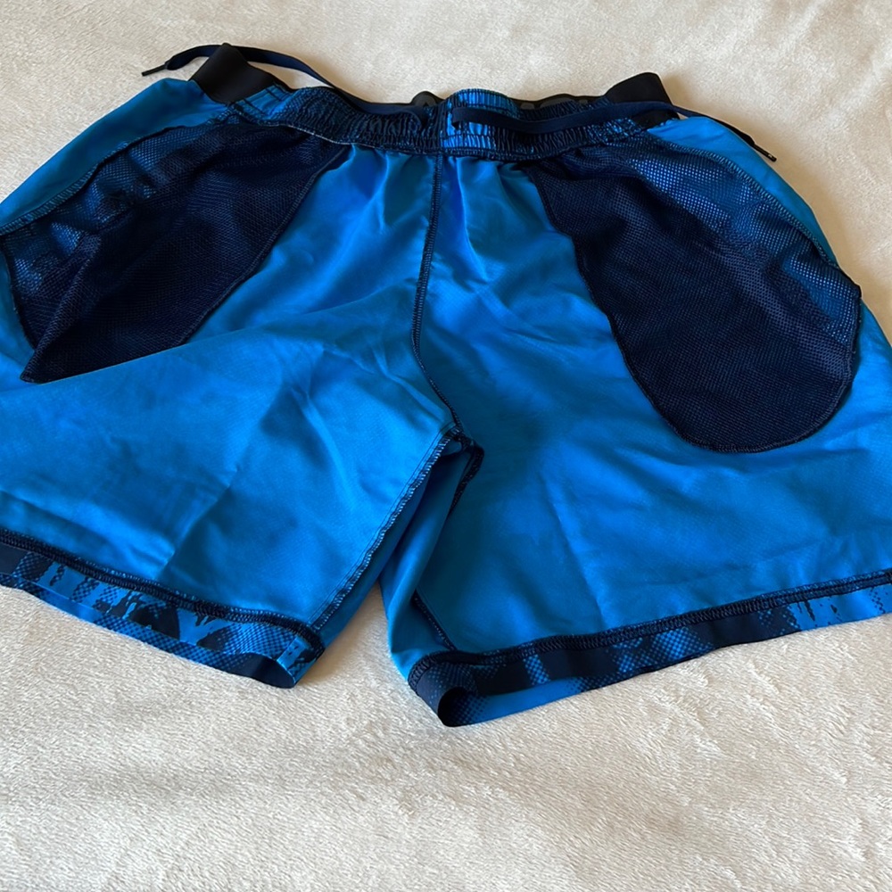Under Armour Swim Trunks Size Large - Picture 2 of 12